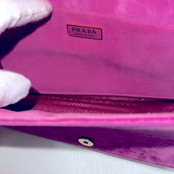 🔥SOLD🔥Prada Trompe L’oeil Velvet Cahir Bag -Fuchsia WITH ENTRUPY COA! - Picture 10 of 13